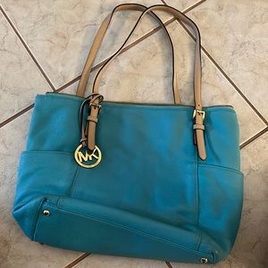 Great condition MK shoulder bag.